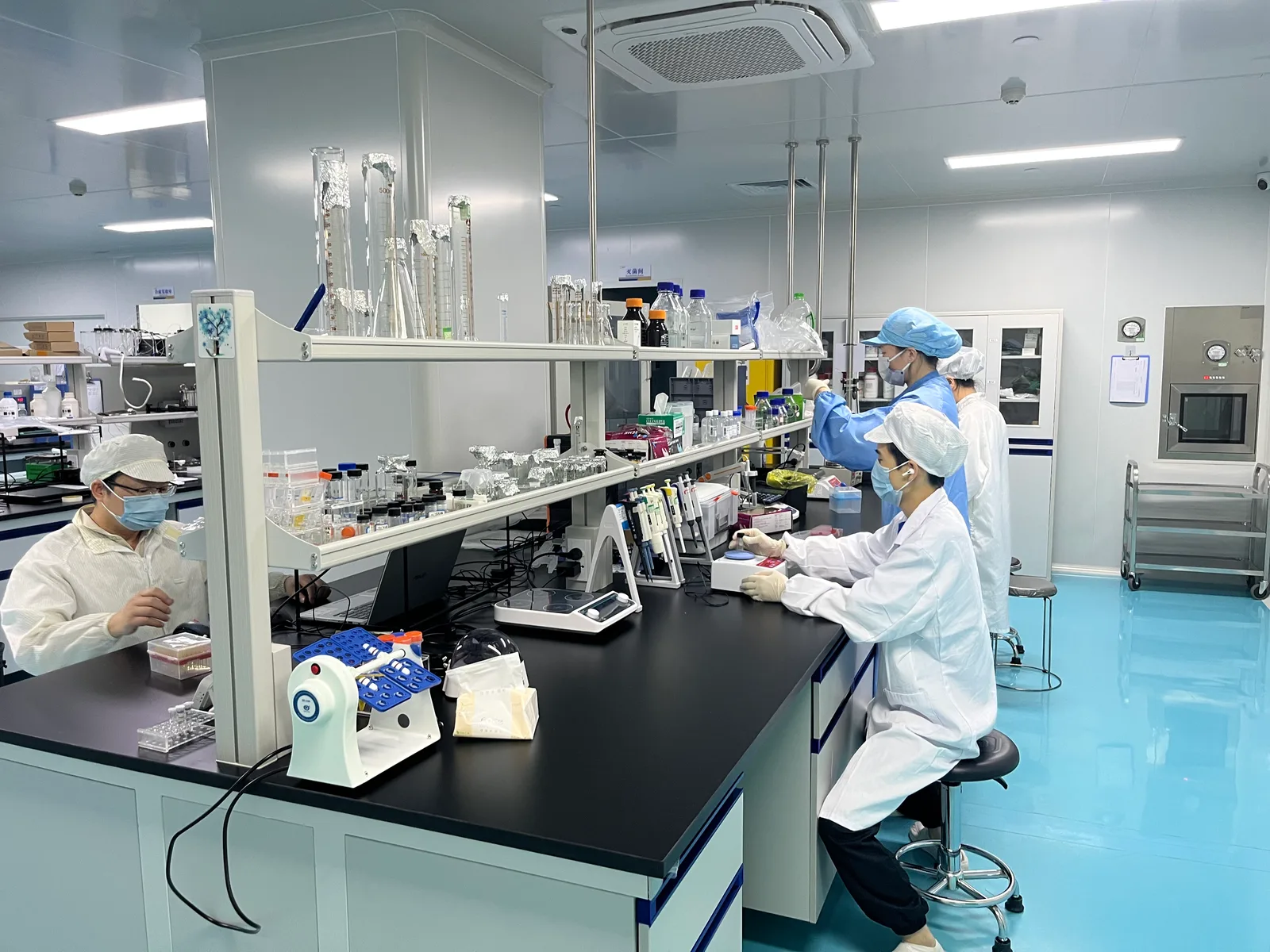 Cleanroom manufacturing facility for CGM production